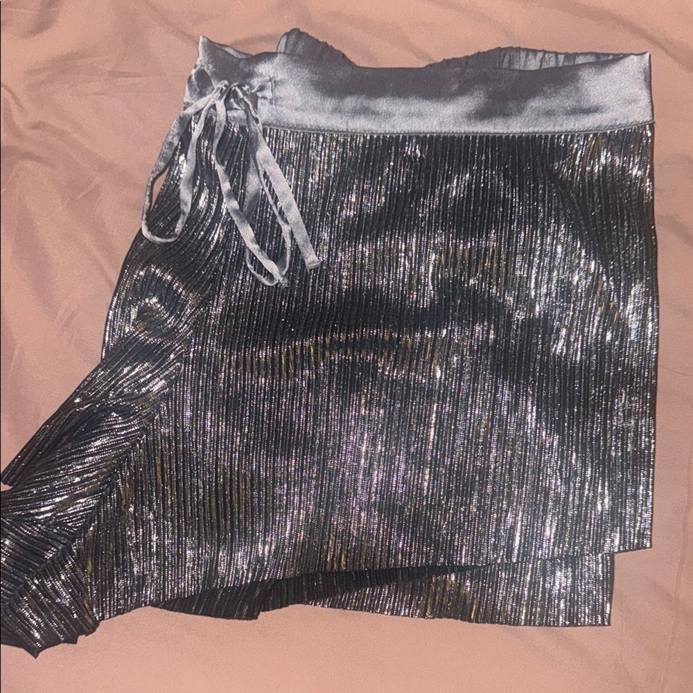 VS| Silver Metallic Shine Pleated Pajama Lounge Short​s - Picture 9 of 10